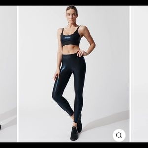 Heroine Sport size medium Marvel leggings in Onyx.